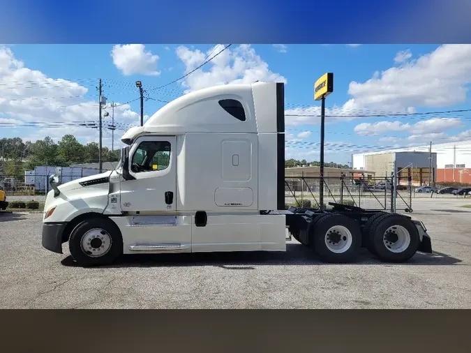 2018 Freightliner T12664ST