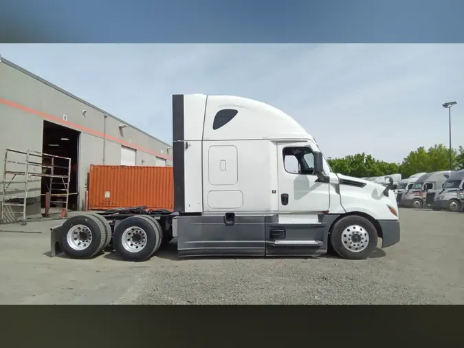 2023 Freightliner Cascadia 126
