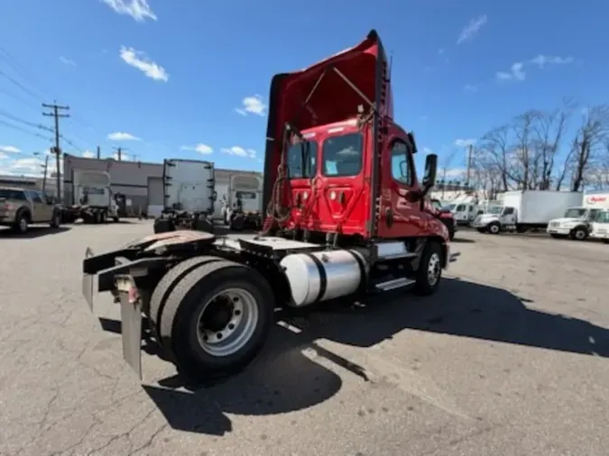2019 FREIGHTLINER/MERCEDES CASCADIA 125cb0a3e845f6d6112aada47a3a589a8b7