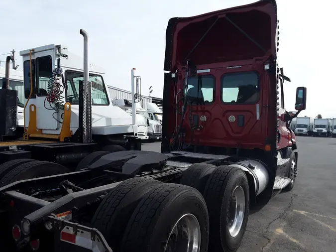 2017 FREIGHTLINER/MERCEDES CASCADIA 125