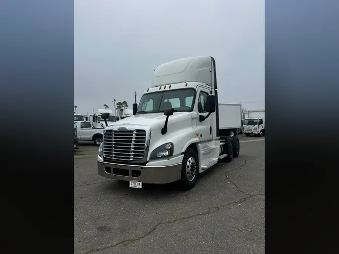 2019 FREIGHTLINER/MERCEDES CASCADIA 125cb0fa2de48069863ff842bd19f19b19c