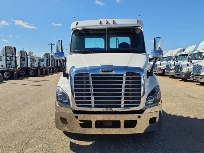 2016 FREIGHTLINER/MERCEDES CASCADIA 113