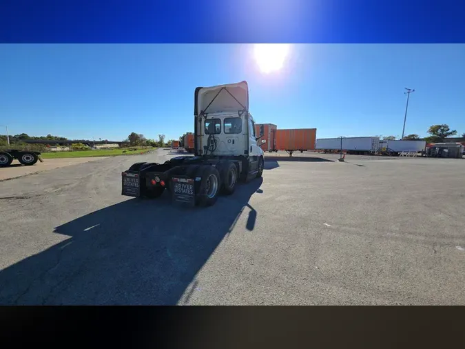2022 Freightliner Cascadia 126