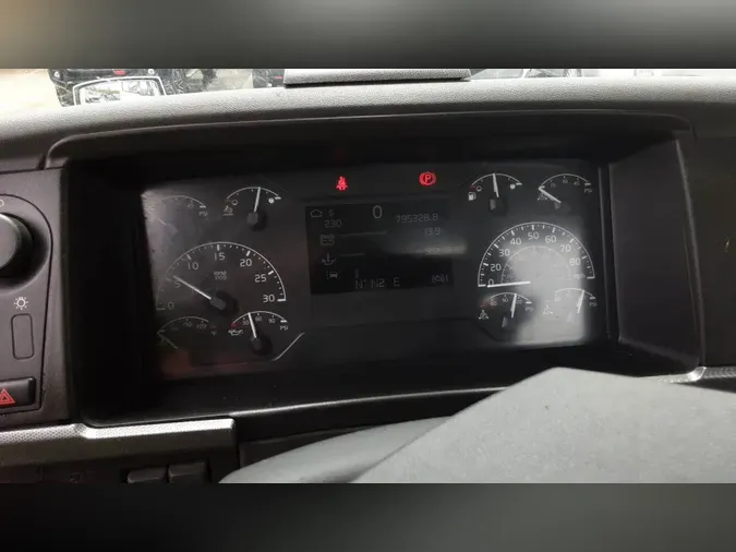 2019 Volvo VNL300