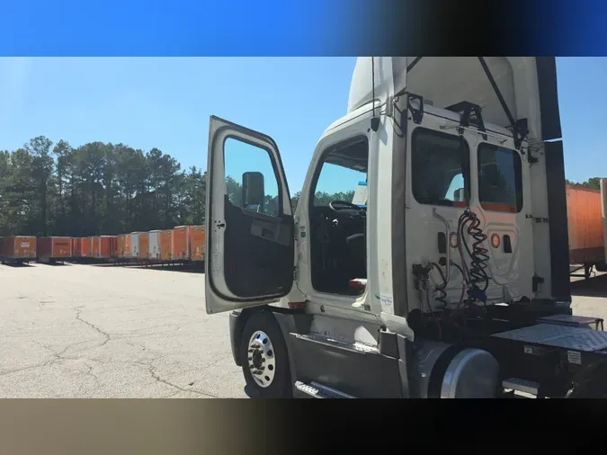 2019 Freightliner Cascadia 126cb1f9d0c046514a71ff9a3e978d16630