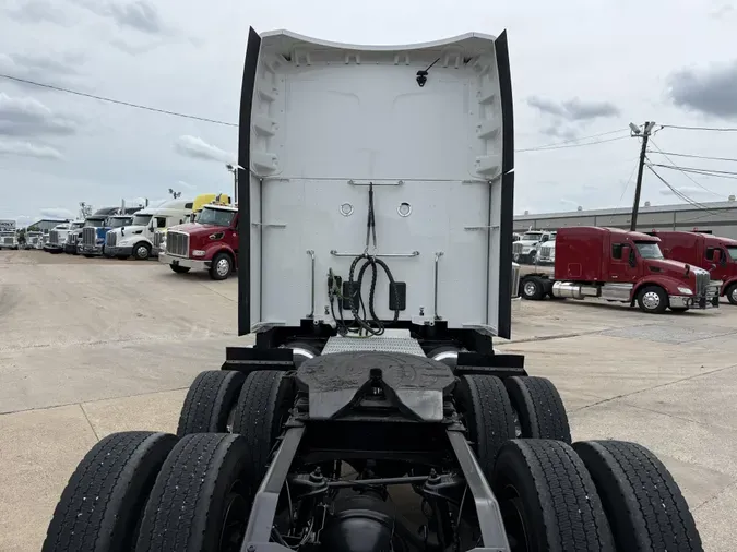 2023 Peterbilt 579