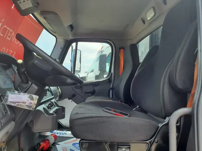 2016 FREIGHTLINER M2 106