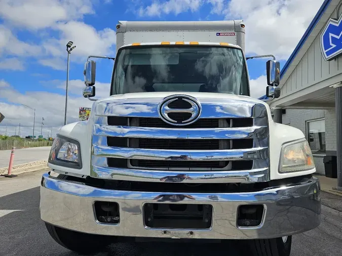 2017 HINO 268A