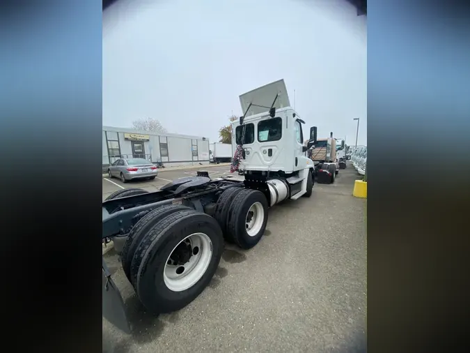 2017 FREIGHTLINER/MERCEDES CASCADIA 125
