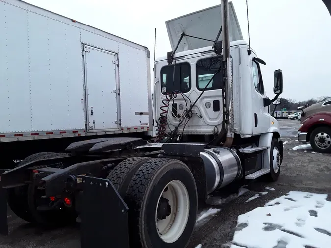 2015 FREIGHTLINER/MERCEDES CASCADIA 113