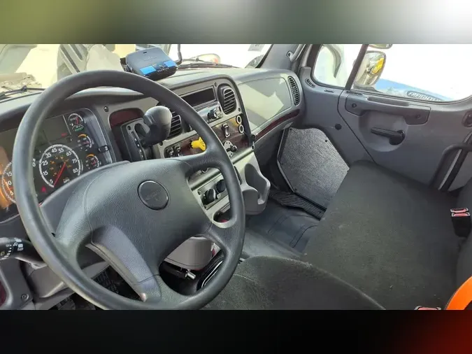 2020 FREIGHTLINER/MERCEDES M2 106