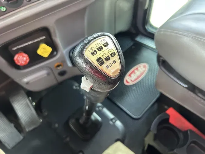 2019 Peterbilt 389