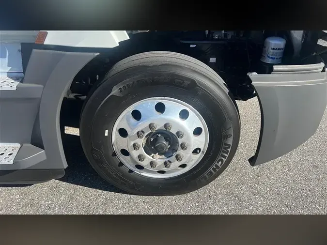 2021 FREIGHTLINER CA126