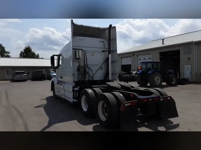 2016 Volvo VNL 740