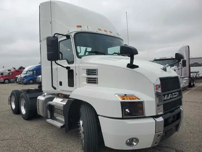 2021 MACK Anthem AN64T