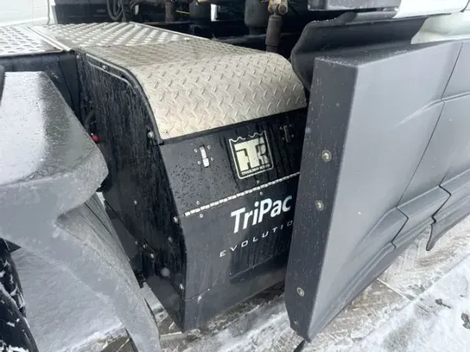 2022 Freightliner Cascadia 126