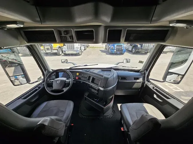 2020 VOLVO VNL64T760