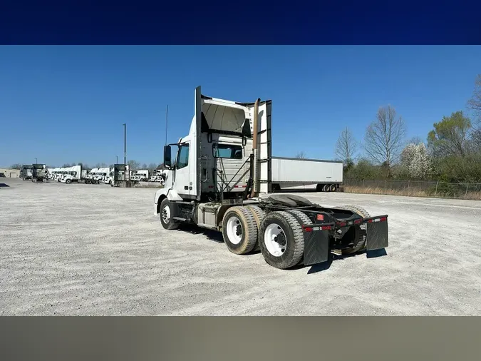 2015 Volvo VNL300