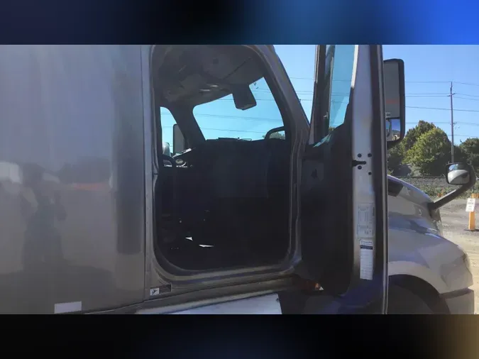 2021 Freightliner Cascadia 126