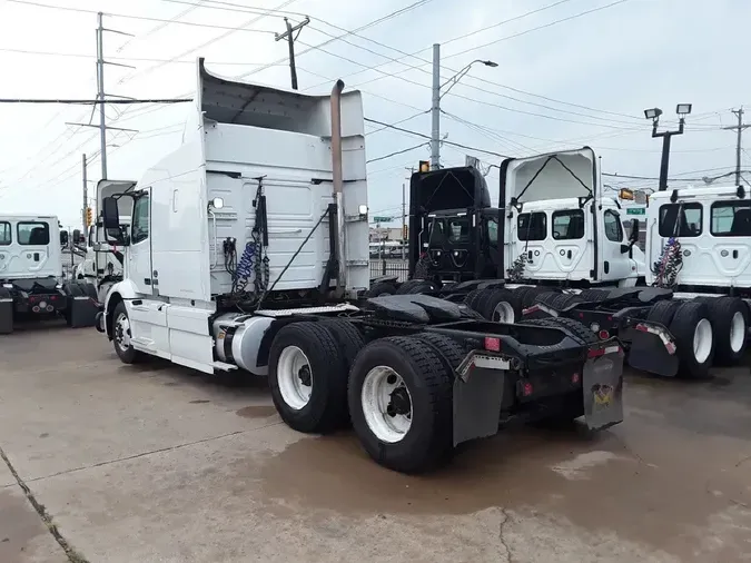 2019 VOLVO VNR64T640