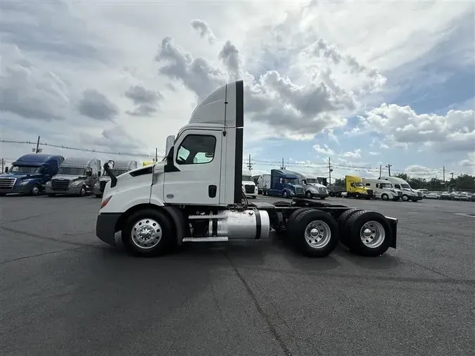 2019 FREIGHTLINER CASCADEVO1