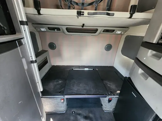 2023 VOLVO VNL64T860