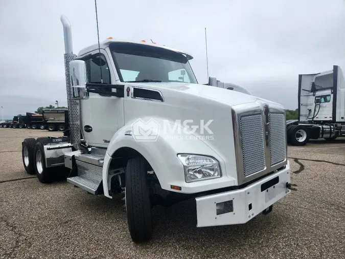 2022 KENWORTH T880