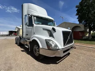 2017 VOLVO VNL64T300