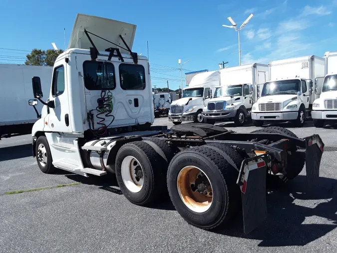 2016 FREIGHTLINER/MERCEDES CASCADIA 125