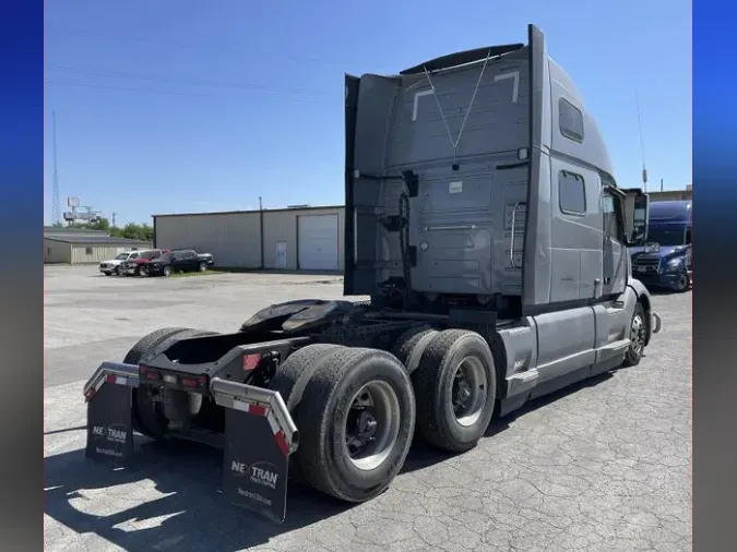 2022 VOLVO VNL64T860