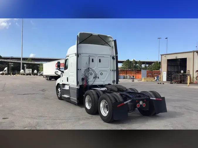 2022 Freightliner Cascadia 126