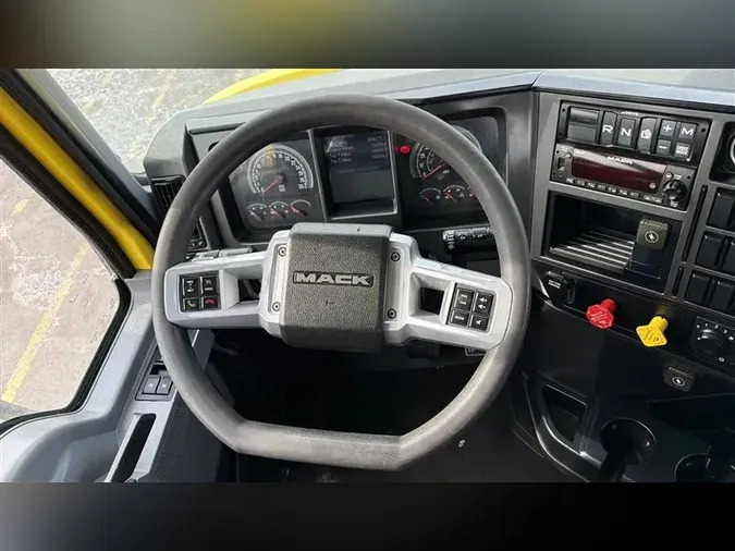 2022 MACK AN64T