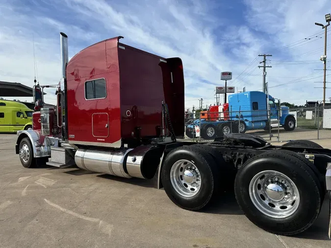 2021 Peterbilt 389