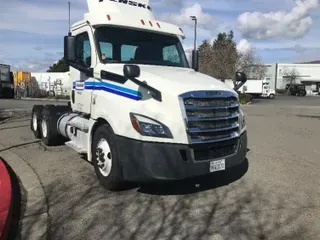 2018 Freightliner T12664ST