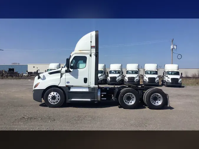 2020 Freightliner Cascadia 126