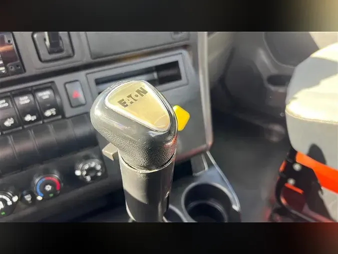 2018 INTERNATIONAL RH613