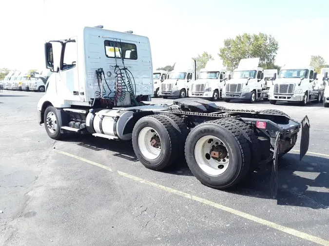 2019 VOLVO VNL64T-300