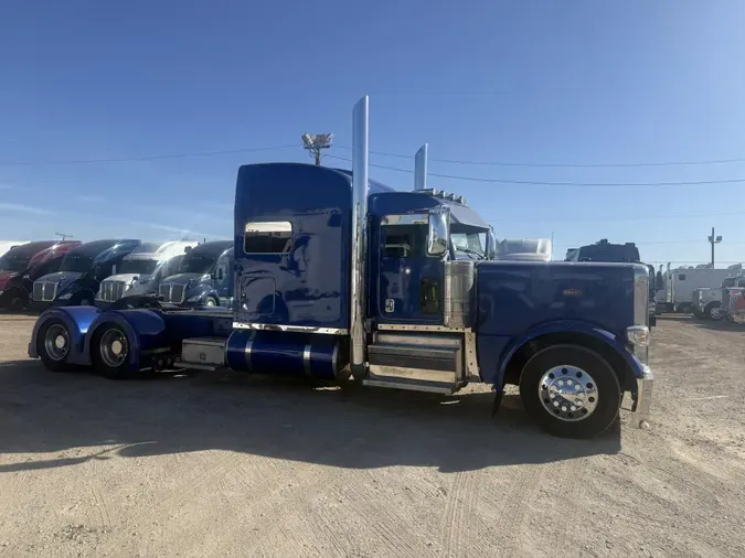 2022 Peterbilt 389