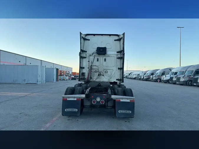 2022 Freightliner Cascadia 126