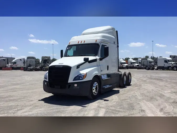 2020 Freightliner Cascadia 126