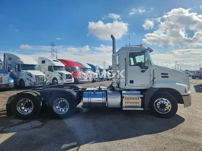 2015 MACK CXU613