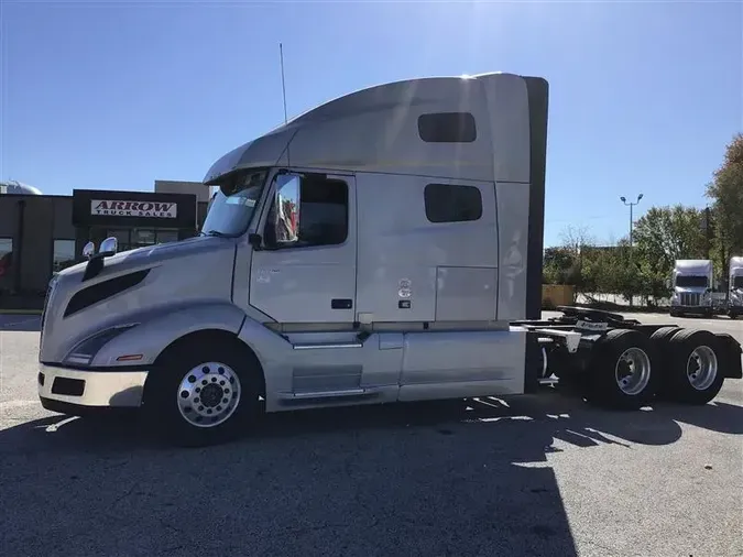 2020 VOLVO VNL760