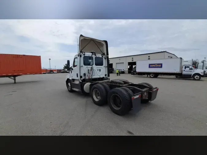2020 Freightliner Cascadia 126