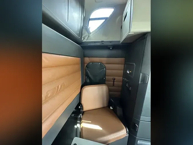 2021 FREIGHTLINER Cascadia 126