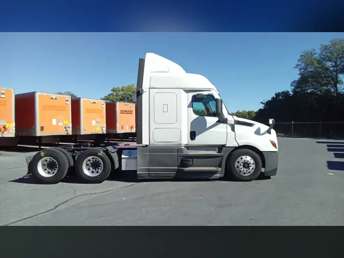 2021 Freightliner Cascadia 126