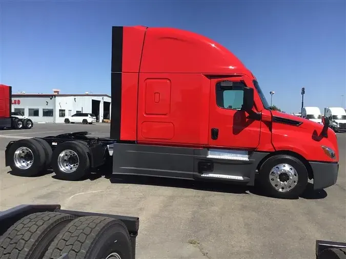 2021 FREIGHTLINER CA126