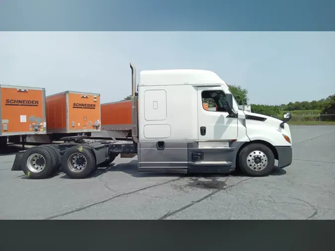 2021 Freightliner Cascadia 126cb761e5fc3497377532ab64927461b40