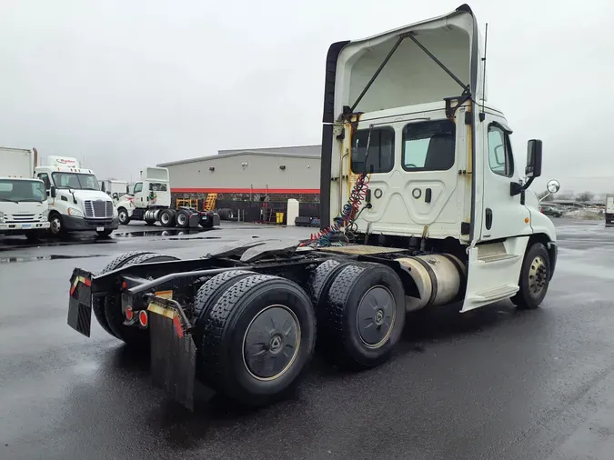 2019 FREIGHTLINER/MERCEDES CASCADIA 125