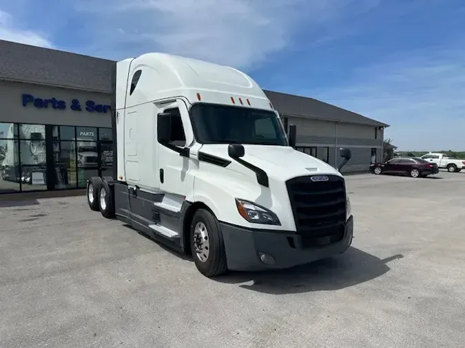 2021 FREIGHTLINER CASCADIA 126