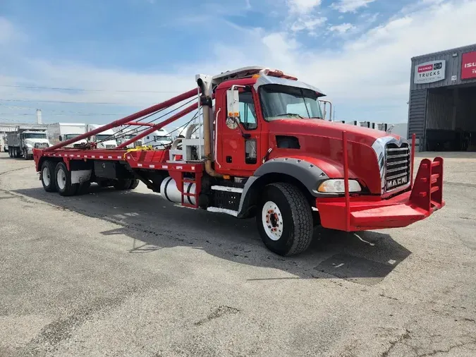 2009 MACK GU813